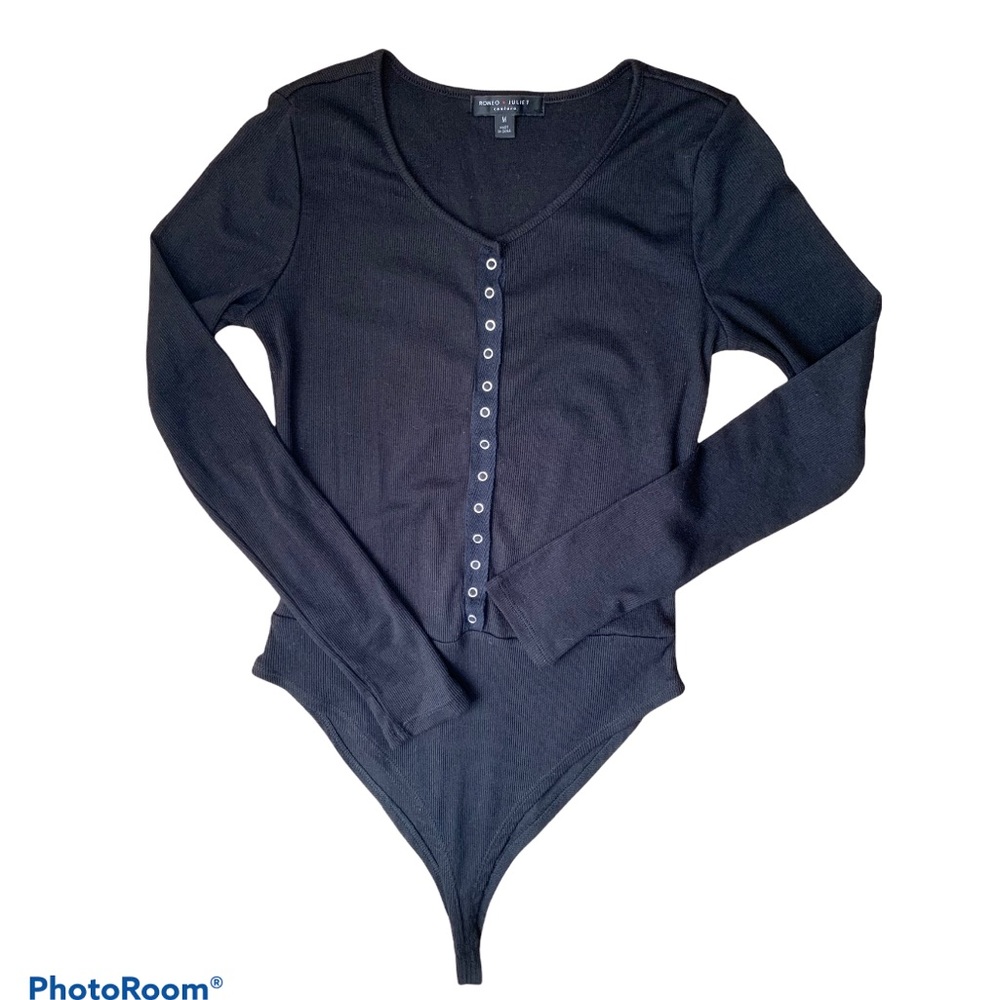 Romeo & Juliet M L.S. Ribbed Snap Front Bodysuit